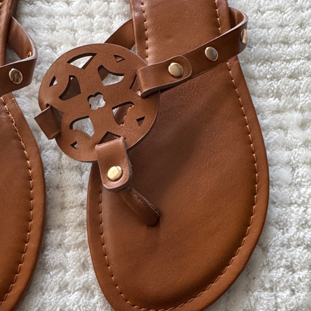 👡 NWOT Pierre Dumas Thong Sandals – Women’s Size 10 - Picture 4 of 7